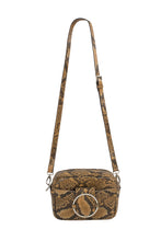 Cargar imagen en el visor de la galería, CANGURERA REGINA SERPIENTE CAMEL