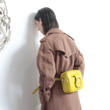 Cargar imagen en el visor de la galería, CANGURERA REGINA AMARILLO
