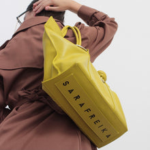 Cargar imagen en el visor de la galería, TOTE AITANA AMARILLO
