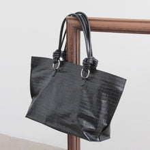 Cargar imagen en el visor de la galería, TOTE ISABELLA COCODRILO