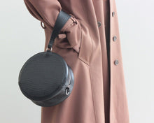 Cargar imagen en el visor de la galería, CIRCULAR ANTONELLA NEGRO