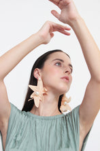 Cargar imagen en el visor de la galería, DALILA CON PERLA