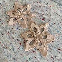 Cargar imagen en el visor de la galería, DALILAS BEIGE PORCELANA