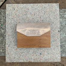 Cargar imagen en el visor de la galería, LUCIANA PIEL BEIGE METALICO ORO ROSA MADERA LAMINADA COLOR MAPLE