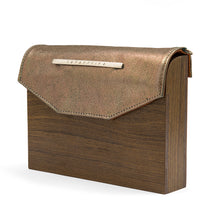 Cargar imagen en el visor de la galería, LUCIANA PIEL GRIS TORNASOL METALICO MADERA LAMINADA COLOR NOGAL