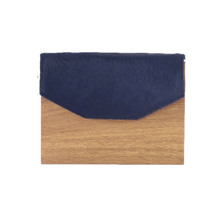 Cargar imagen en el visor de la galería, LUCIANA PELO AZUL REY HORSE MADERA LAMINADA COLOR MAPLE