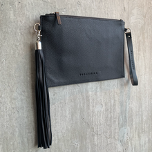 Cargar imagen en el visor de la galería, CLUTCH FERNANDA NEGRO