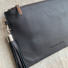 Cargar imagen en el visor de la galería, CLUTCH FERNANDA NEGRO