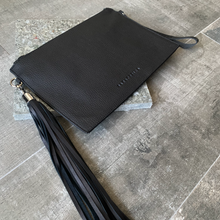 Cargar imagen en el visor de la galería, CLUTCH FERNANDA NEGRO