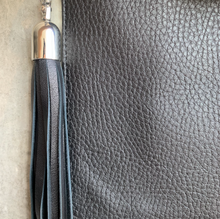 Cargar imagen en el visor de la galería, CLUTCH FERNANDA NEGRO