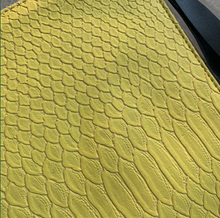 Cargar imagen en el visor de la galería, CLUTCH FERNANDA AMARILLO LIMA