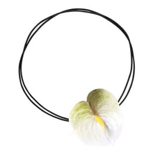 Cargar imagen en el visor de la galería, COLLAR ANTHURIUM BLANCO
