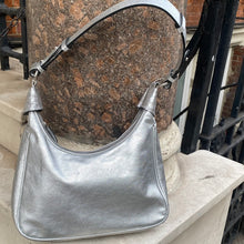 Cargar imagen en el visor de la galería, BOLSO HOBO PLATA
