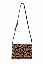 Cargar imagen en el visor de la galería, BANDOLERA LEOPARD PRINT
