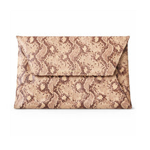 Cargar imagen en el visor de la galería, ARMENIA CLUTCH SERPIENTE CAMEL
